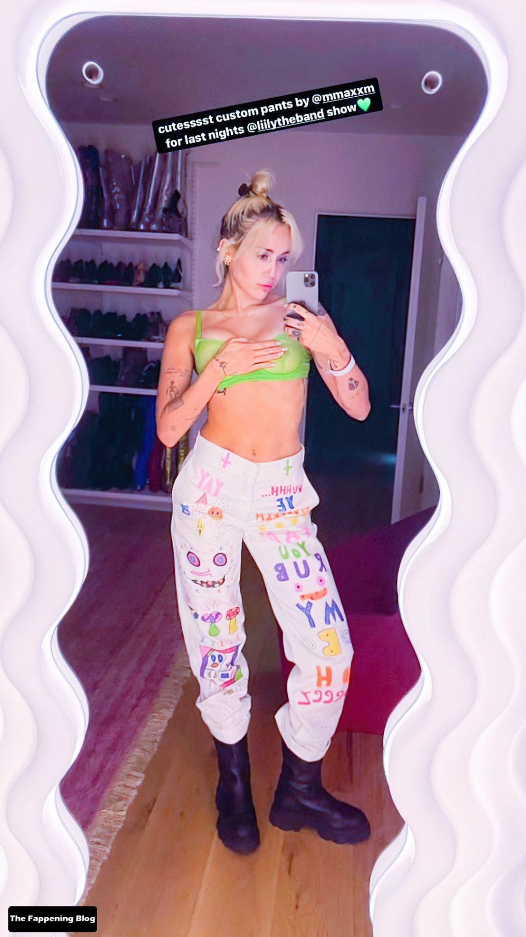 Miley Cyrus Nude &amp; Sexy (12 Photos)