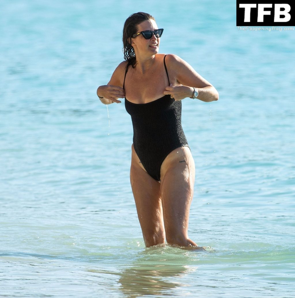 Rhea Durham Enjoys a Sunny Day on the Beach in Barbados (51 Photos)
