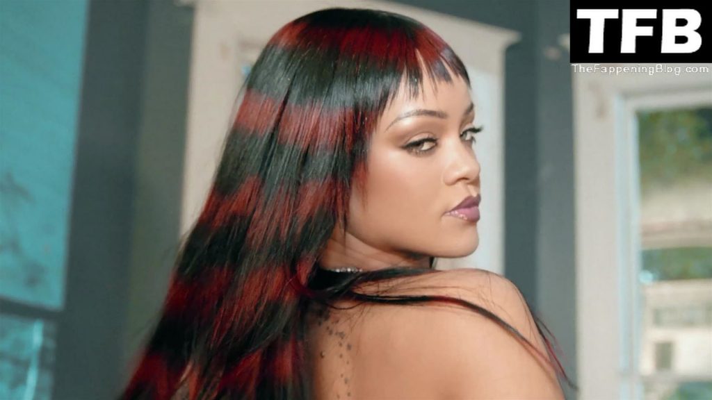Rihanna Sexy – Love On the Edge (37 Photos)