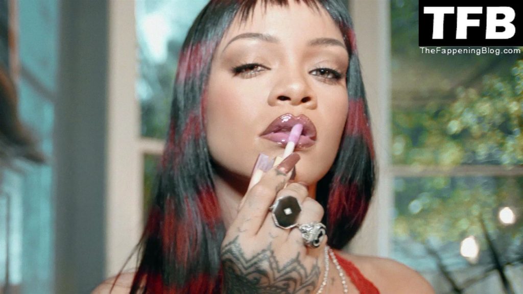 Rihanna Sexy – Love On the Edge (37 Photos)