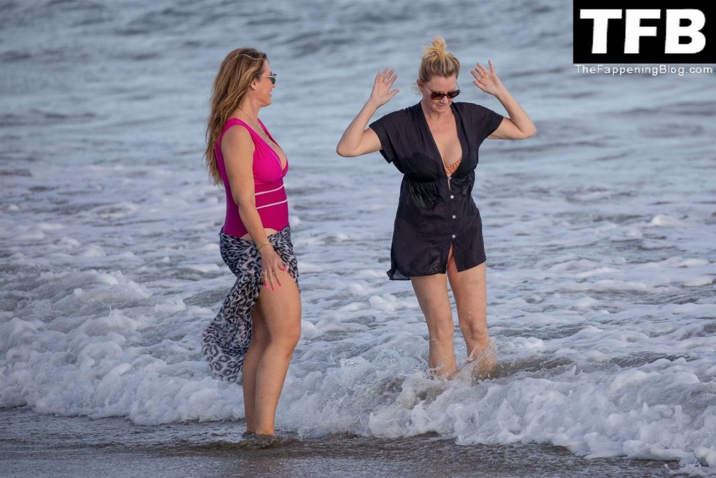 Sandra Lee Cuts a Stylish Figure as She Enjoys a Girls Trip to Cabo (43 Photos)