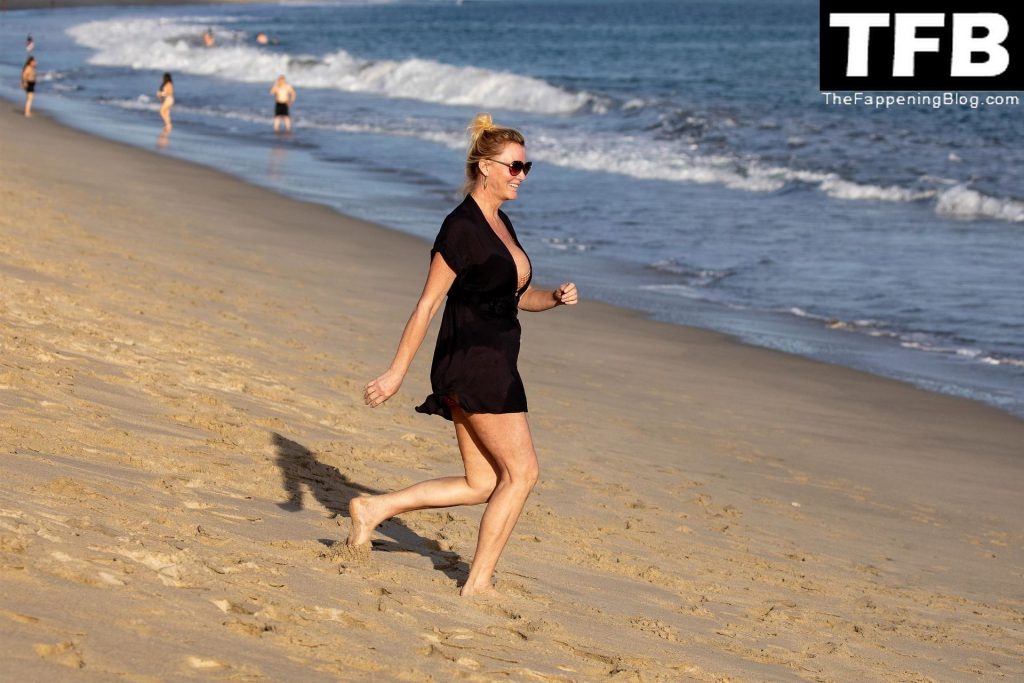 Sandra Lee Cuts a Stylish Figure as She Enjoys a Girls Trip to Cabo (43 Photos)