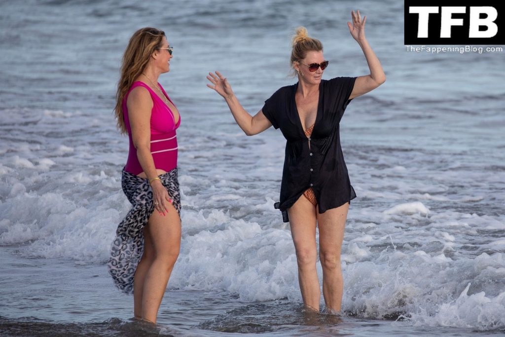 Sandra Lee Cuts a Stylish Figure as She Enjoys a Girls Trip to Cabo (43 Photos)