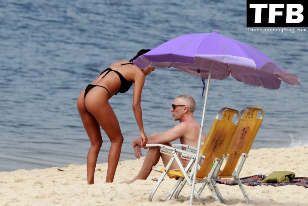 Vincent Cassel &amp; Tina Kunakey Enjoy a Day on the Beach in Ipanema (31 Photos)