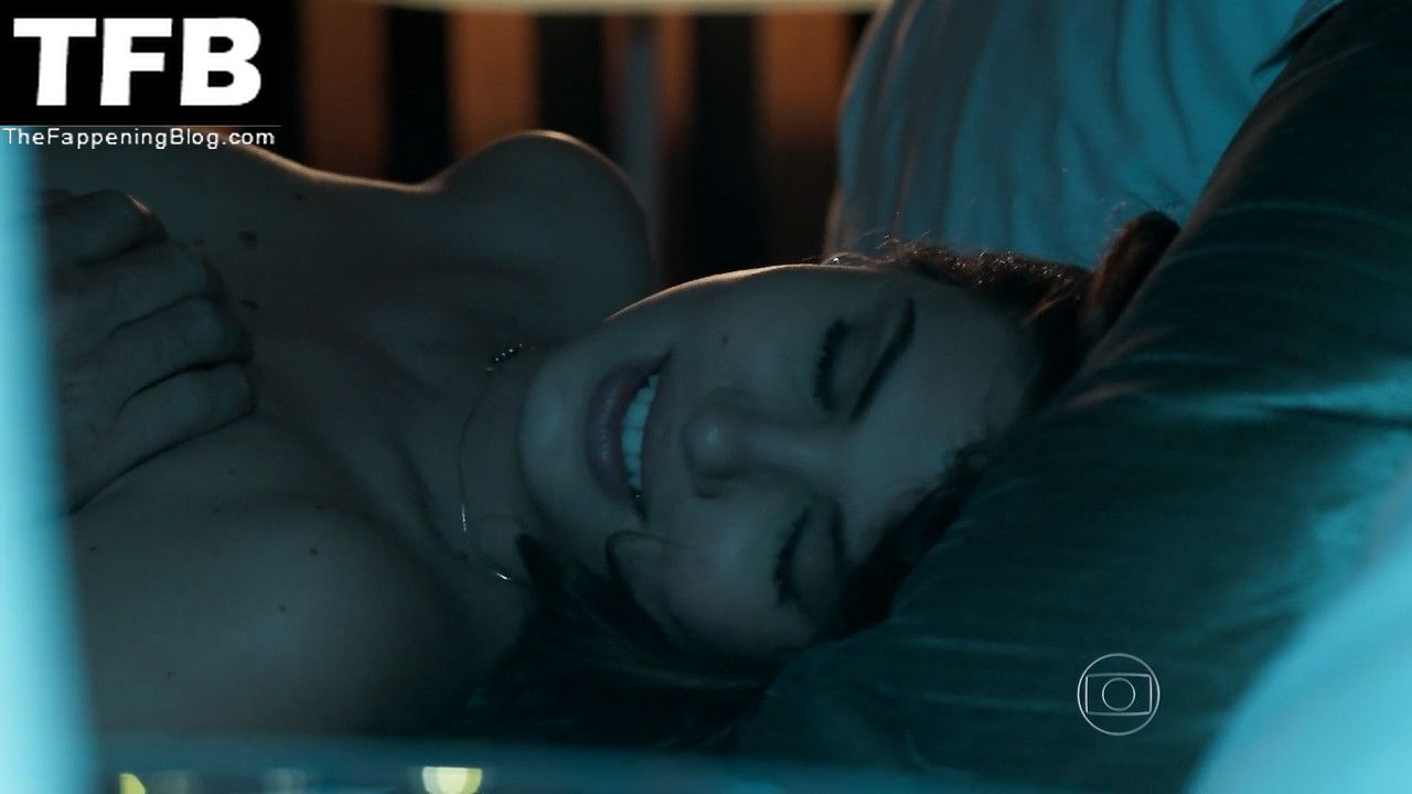 Camila Queiroz Nude