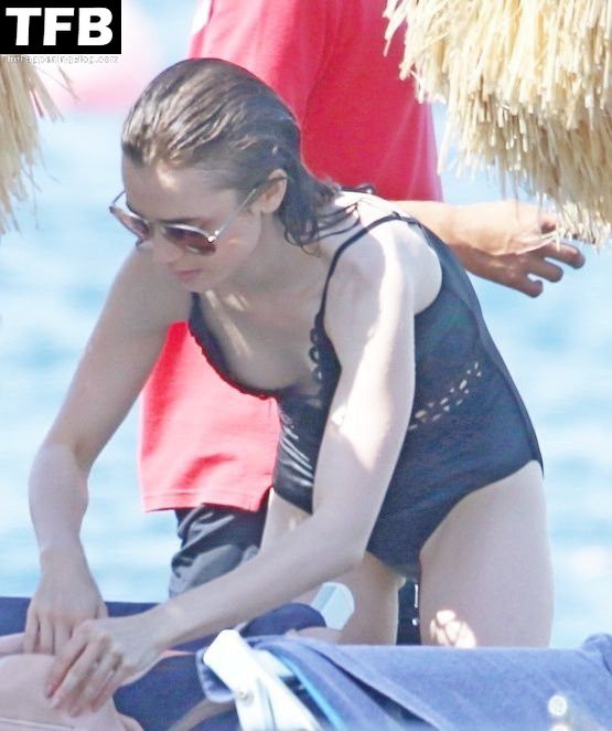 lily-collins-nip-slip-47176-thefappeningblog.com_.jpg