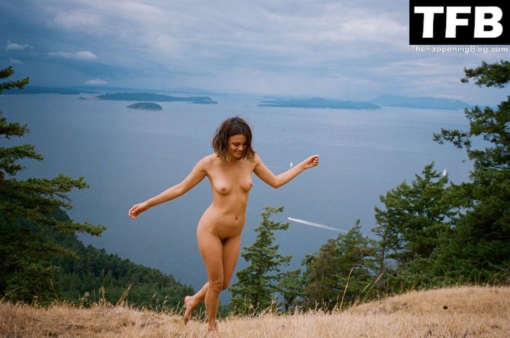 Nathalie Kelley Nude & Sexy Collection (37 Photos) .