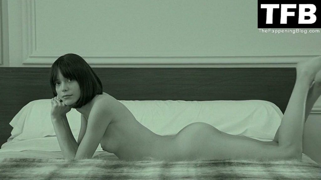 Stacy Martin Nude &amp; Sexy Collection (18 Photos)