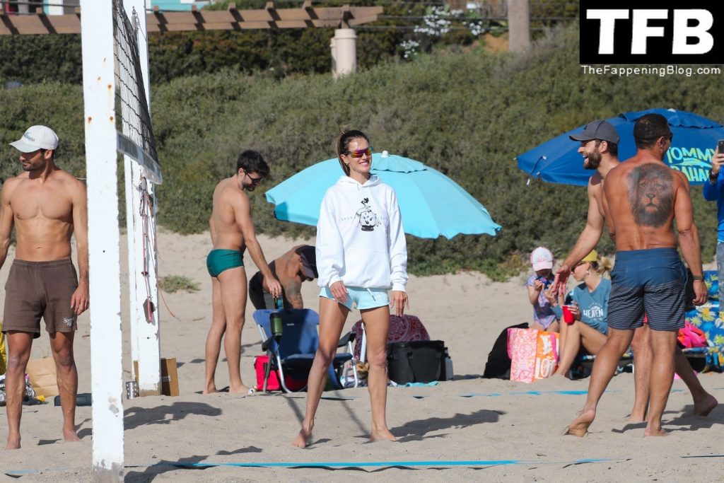 Alessandra Ambrosio &amp; Richard Lee Pack on the PDA During Saturday Fun at the Beach (108 Photos)