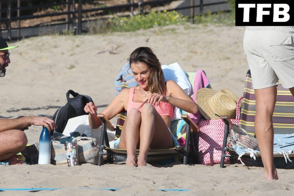 Alessandra Ambrosio &amp; Richard Lee Pack on the PDA During Saturday Fun at the Beach (109 Photos)