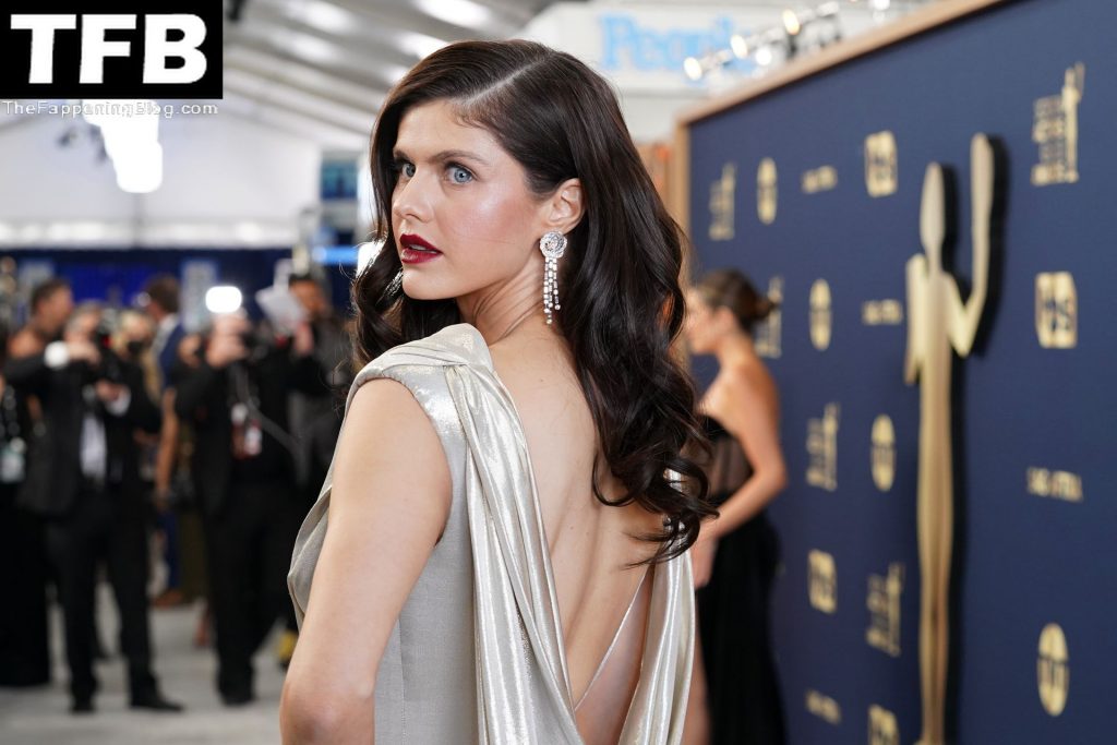 Alexandra Daddario Flaunts Her Famous Cleavage at the 28th Screen Actors Guild Awards (129 Photos)