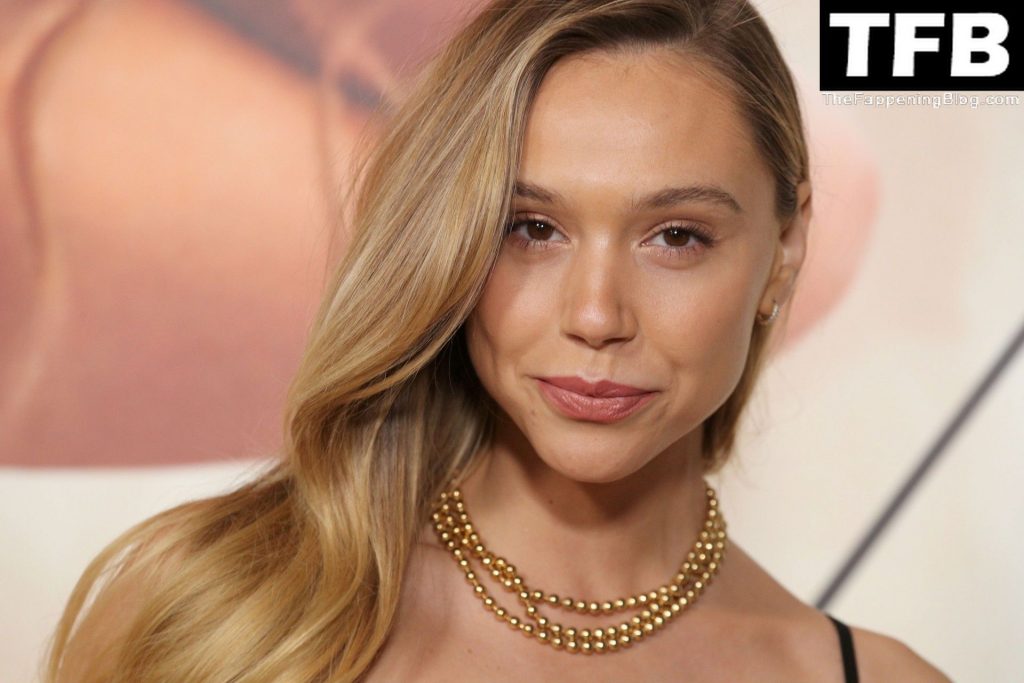 Alexis Ren Flaunts Her Sexy Figure at the Special Screening of ‘Marry Me’ at DGA Theater in LA (27 Photos)