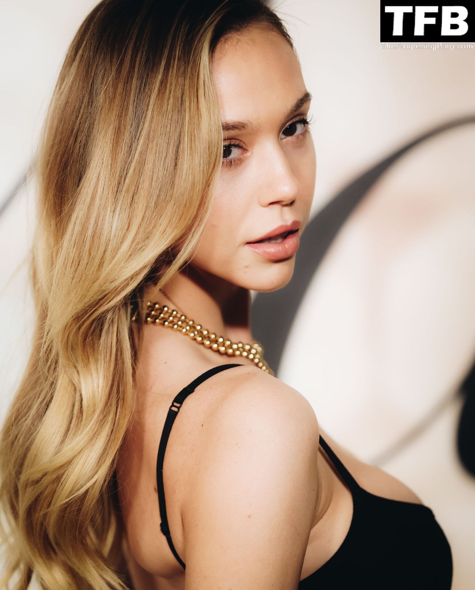 Alexis-Ren-Sexy-The-Fappening-Blog-5.jpg