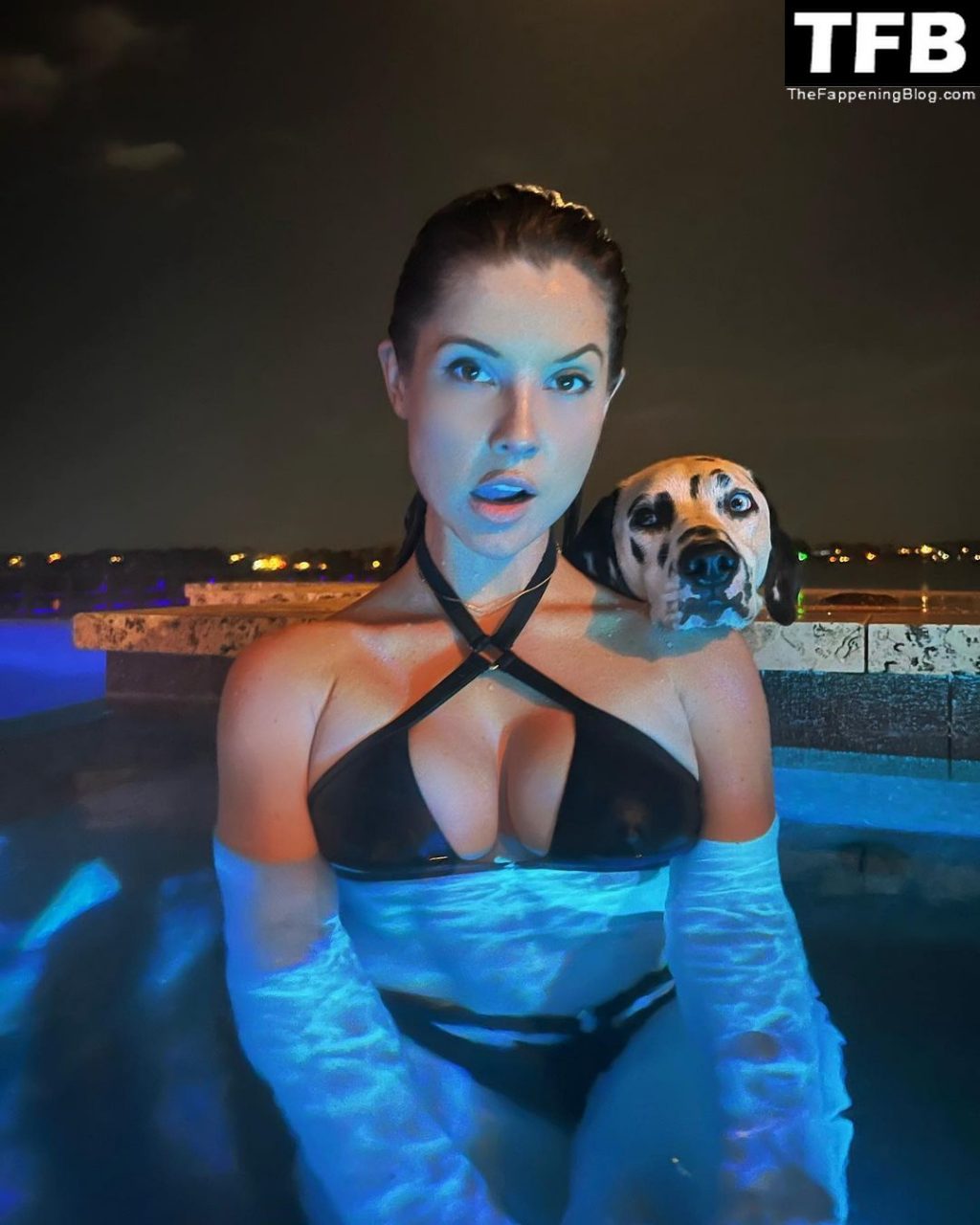 Amanda Cerny Shows Off Her Sexy Tits (7 Photos)