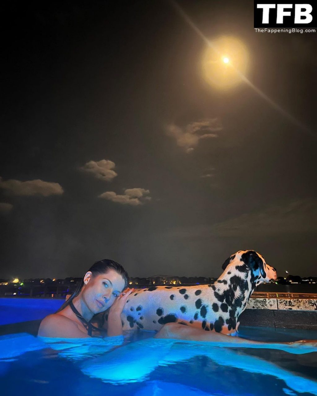 Amanda Cerny Shows Off Her Sexy Tits (7 Photos)
