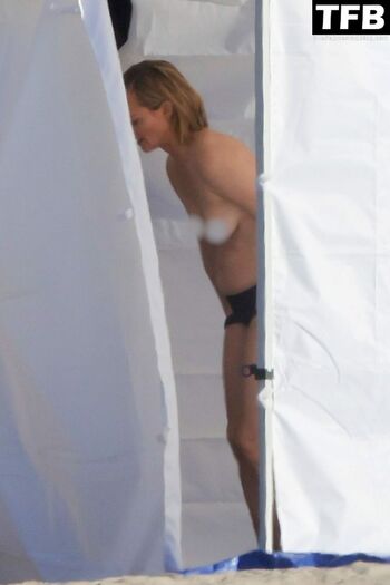 Amber Valletta / ambervalletta Nude Leaks Photo 290