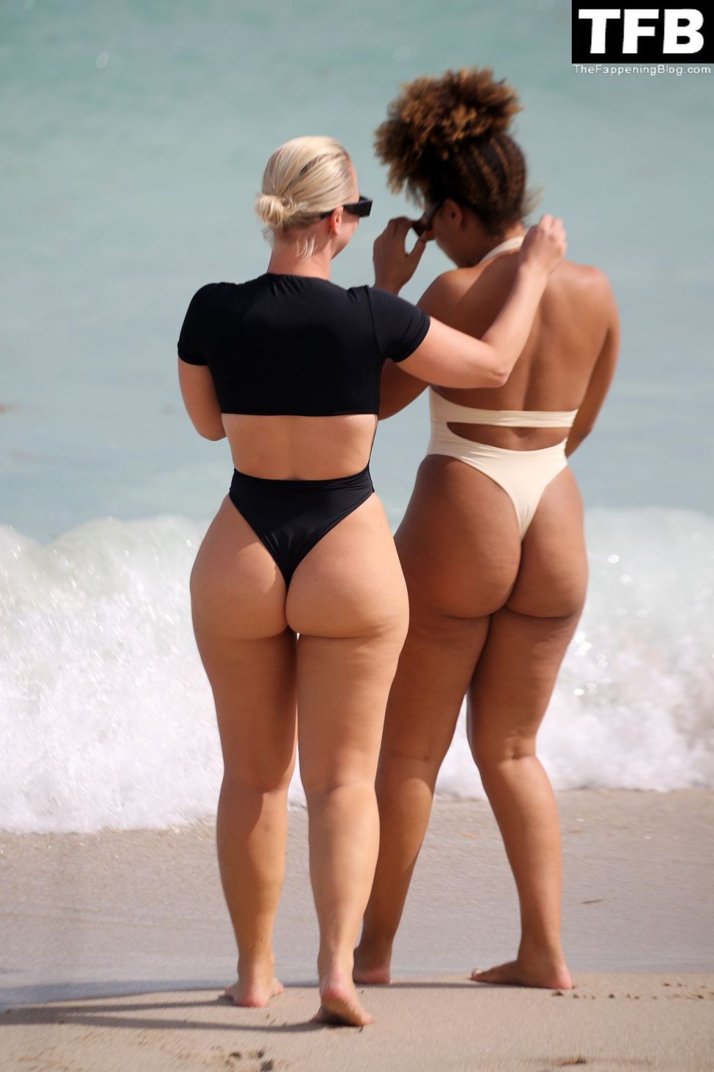 Bianca Elouise Shows Off Her Curves on the Beach in Miami (37 Photos)