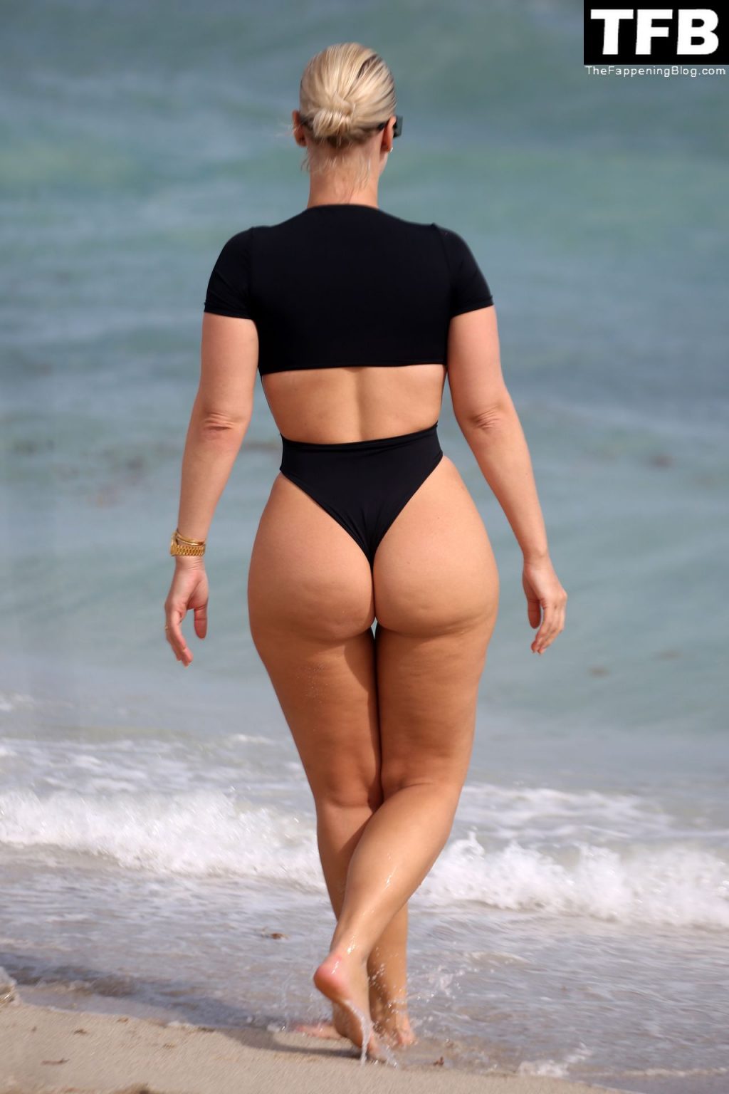 Bianca Elouise Shows Off Her Curves on the Beach in Miami (37 Photos)