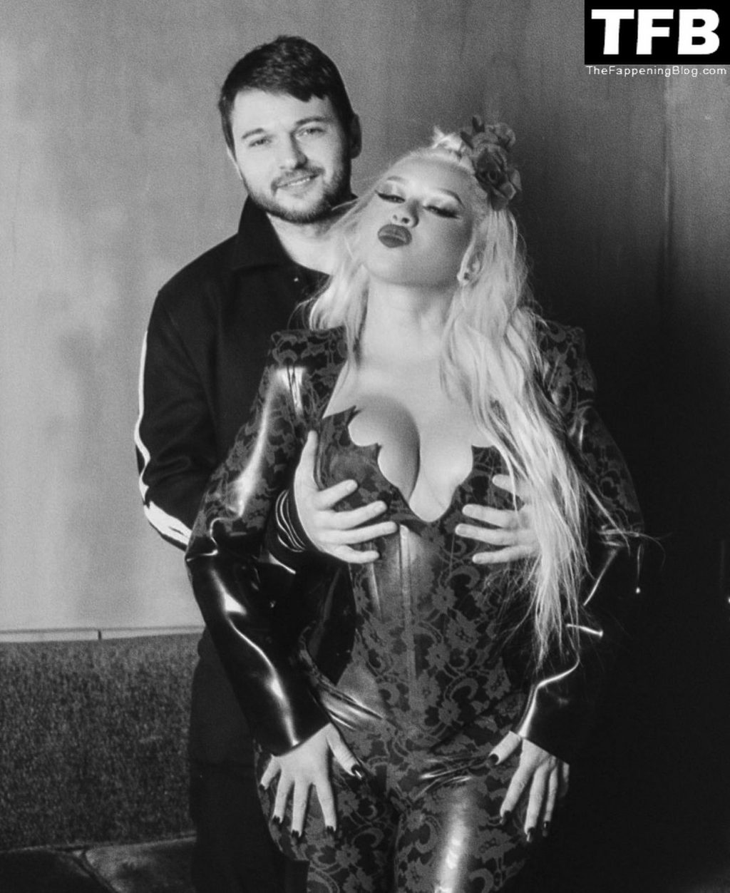 Christina Aguilera Sexy (7 Photos + Video)