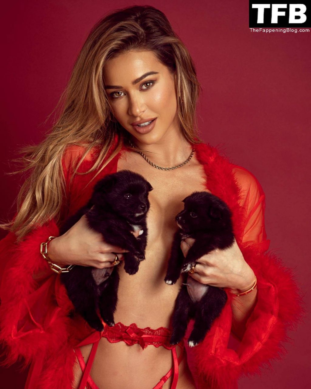 Cindy Prado Displays Her Sexy Figure in Red Lingerie (8 Photos)