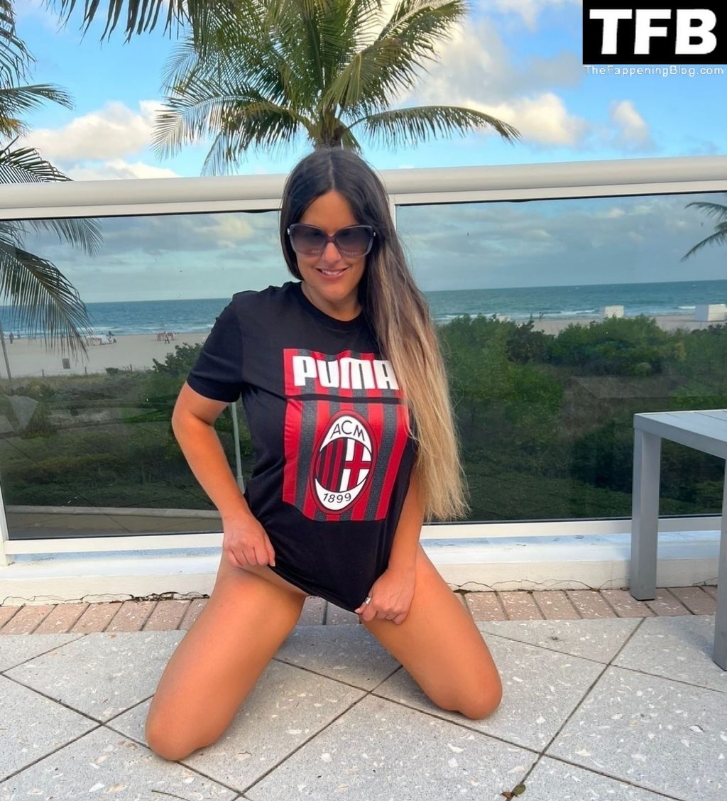 Claudia Romani Supports AC Milan in a New Sexy Shoot (7 Photos)