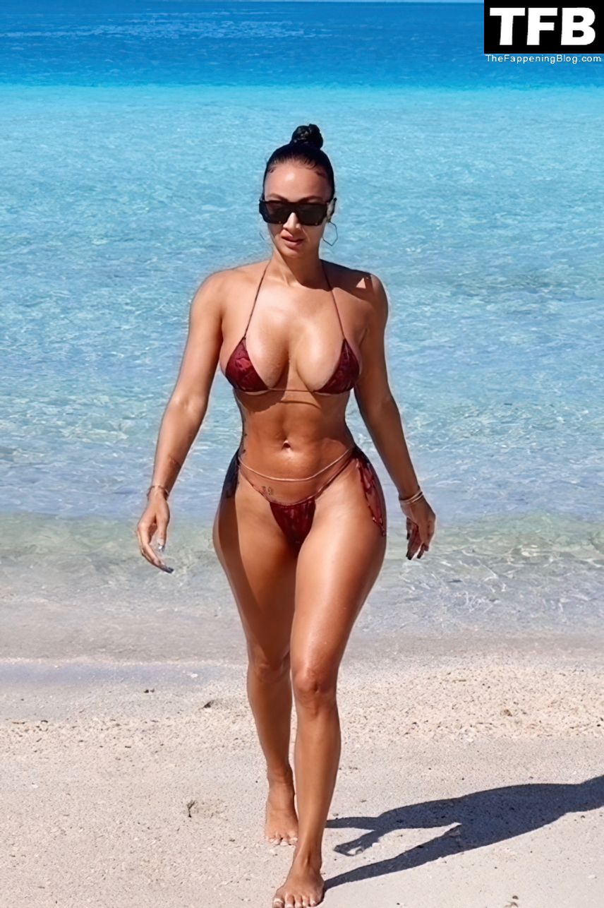 Draya Michele Puts On a Very Cheeky Display as She is Spotted Walking on a Beach in Maldives (23 Photos)