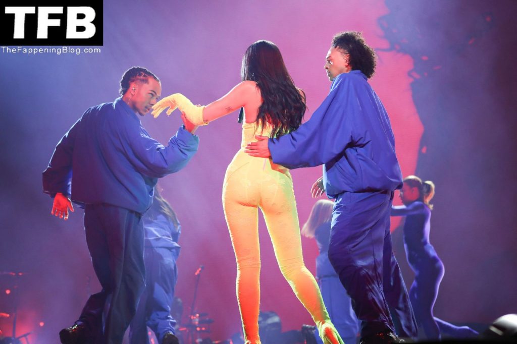 Dua Lipa Shows Off Her Sexy Body on Stage as She Performs During the Future Nostalgia Tour (97 Photos)