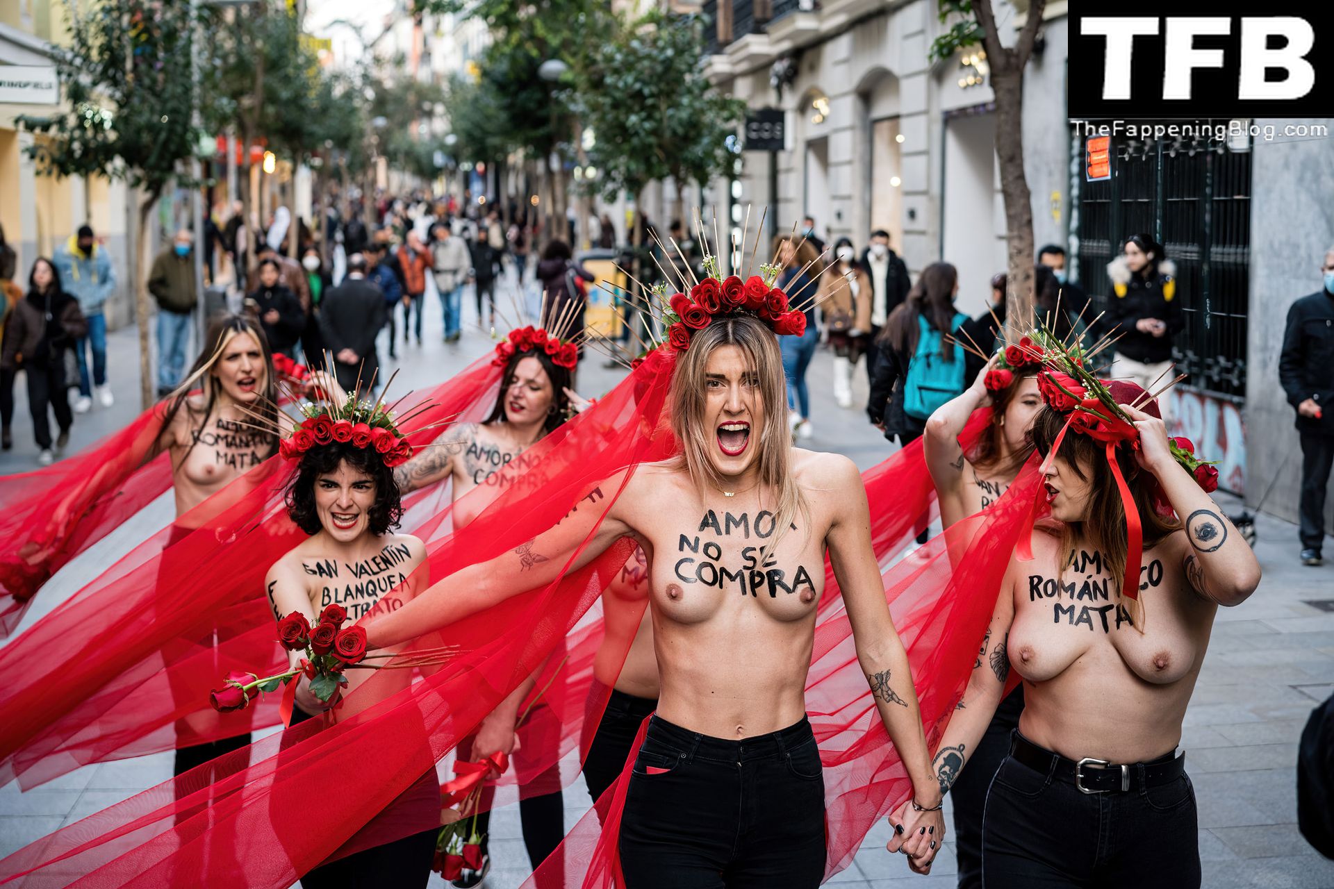 FEMEN-Topless-Girls-The-Fappening-Blog-1.jpg