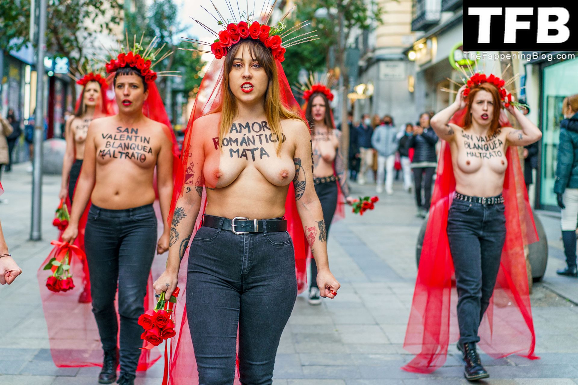 FEMEN-Topless-Girls-The-Fappening-Blog-10.jpg