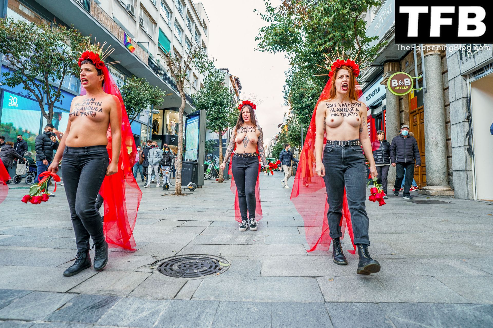FEMEN-Topless-Girls-The-Fappening-Blog-14.jpg