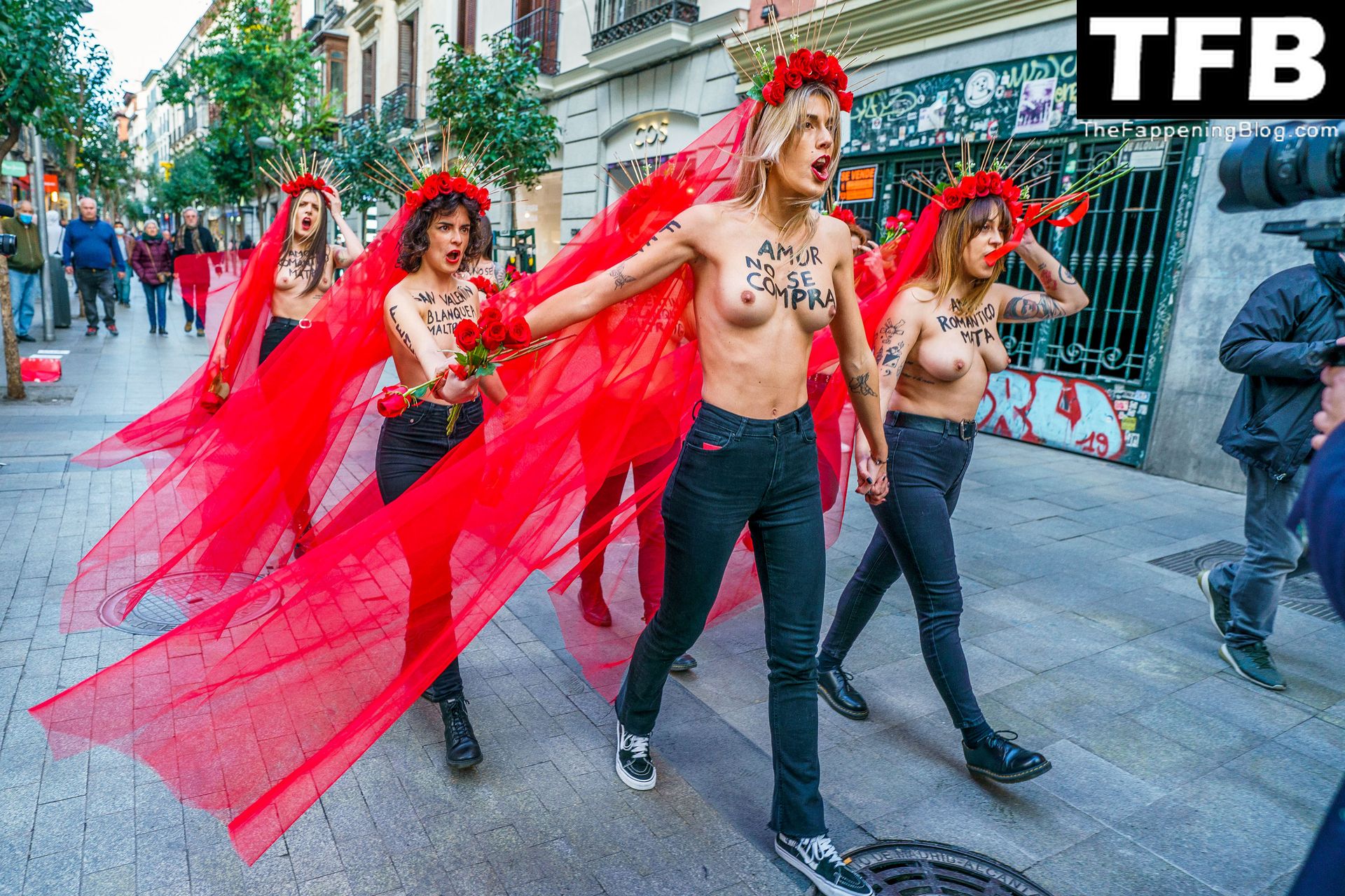 FEMEN-Topless-Girls-The-Fappening-Blog-16.jpg