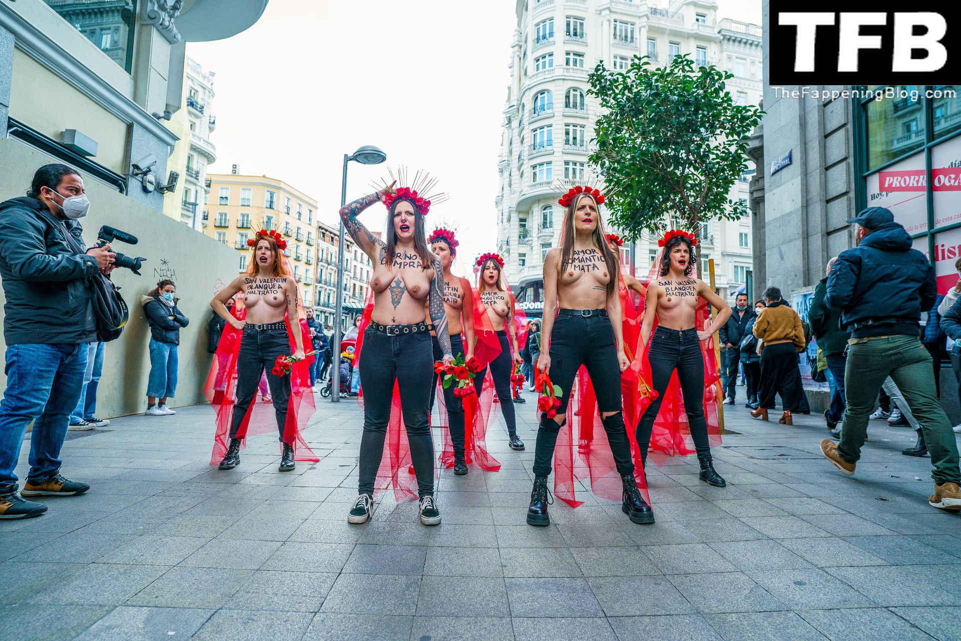 FEMEN-Topless-Girls-The-Fappening-Blog-17.jpg