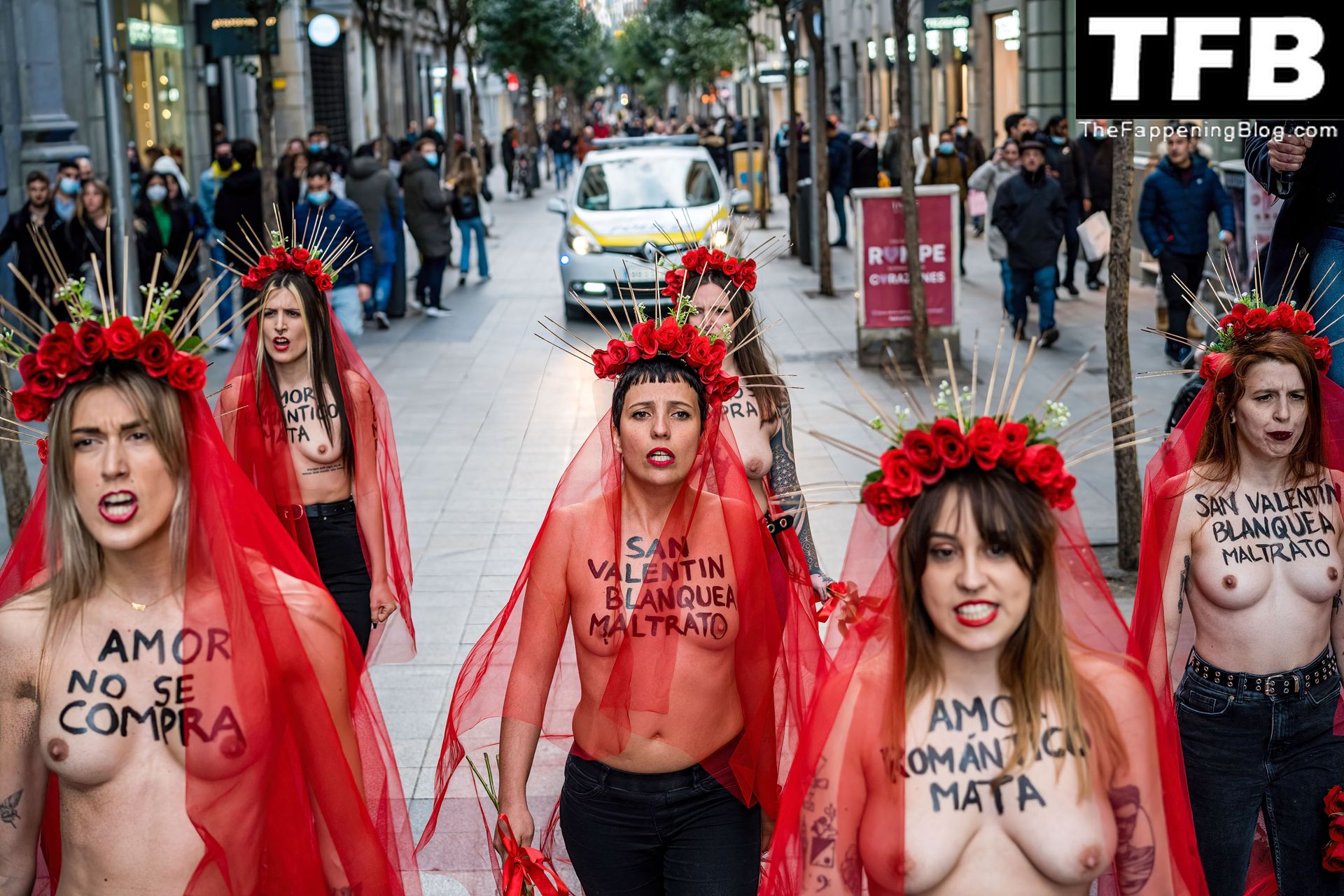 FEMEN-Topless-Girls-The-Fappening-Blog-3.jpg