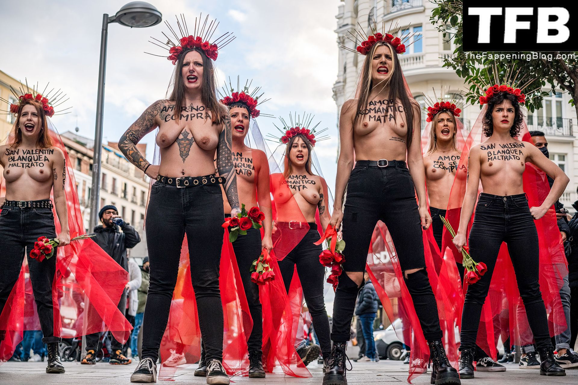 FEMEN-Topless-Girls-The-Fappening-Blog-5.jpg