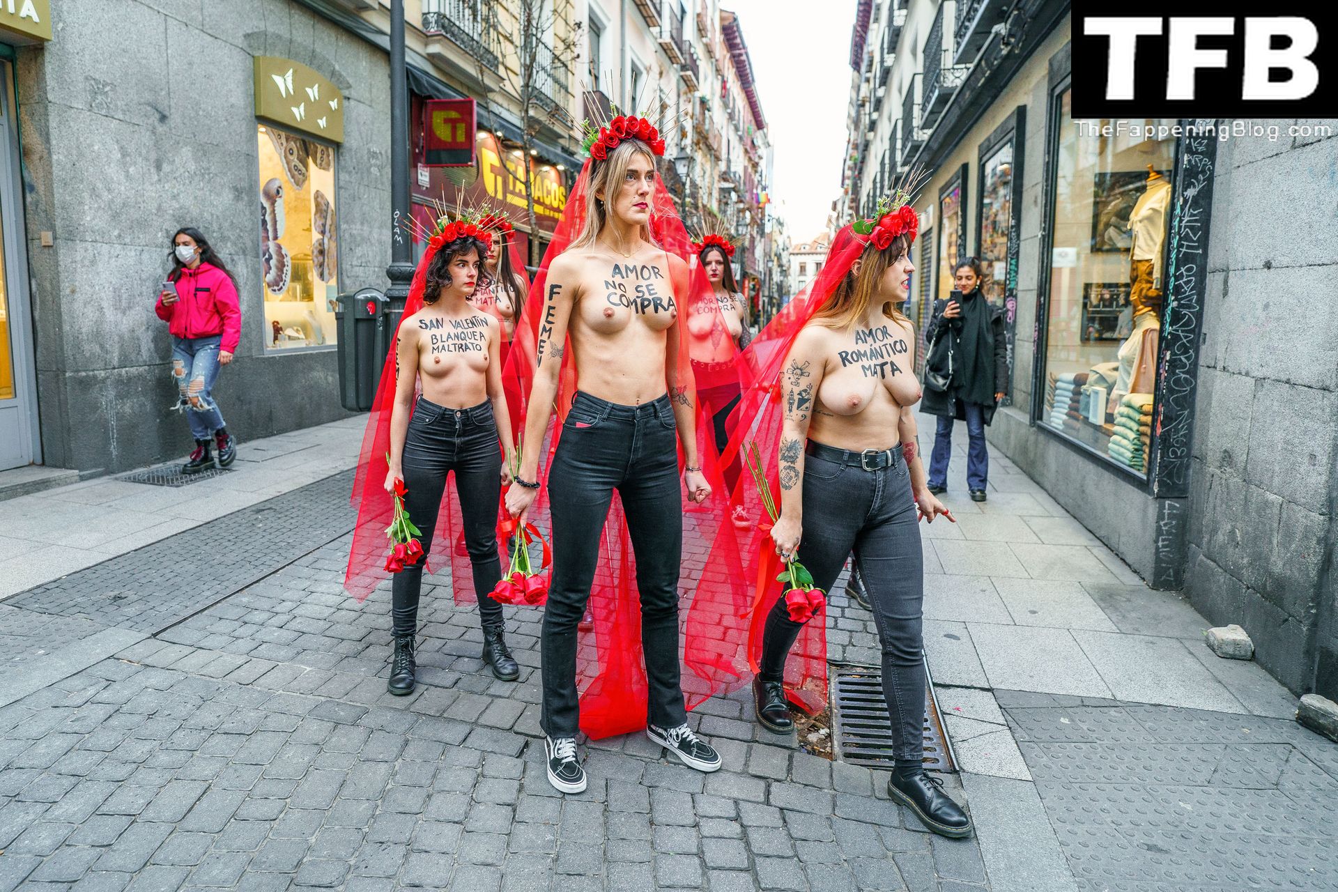FEMEN-Topless-Girls-The-Fappening-Blog-6.jpg