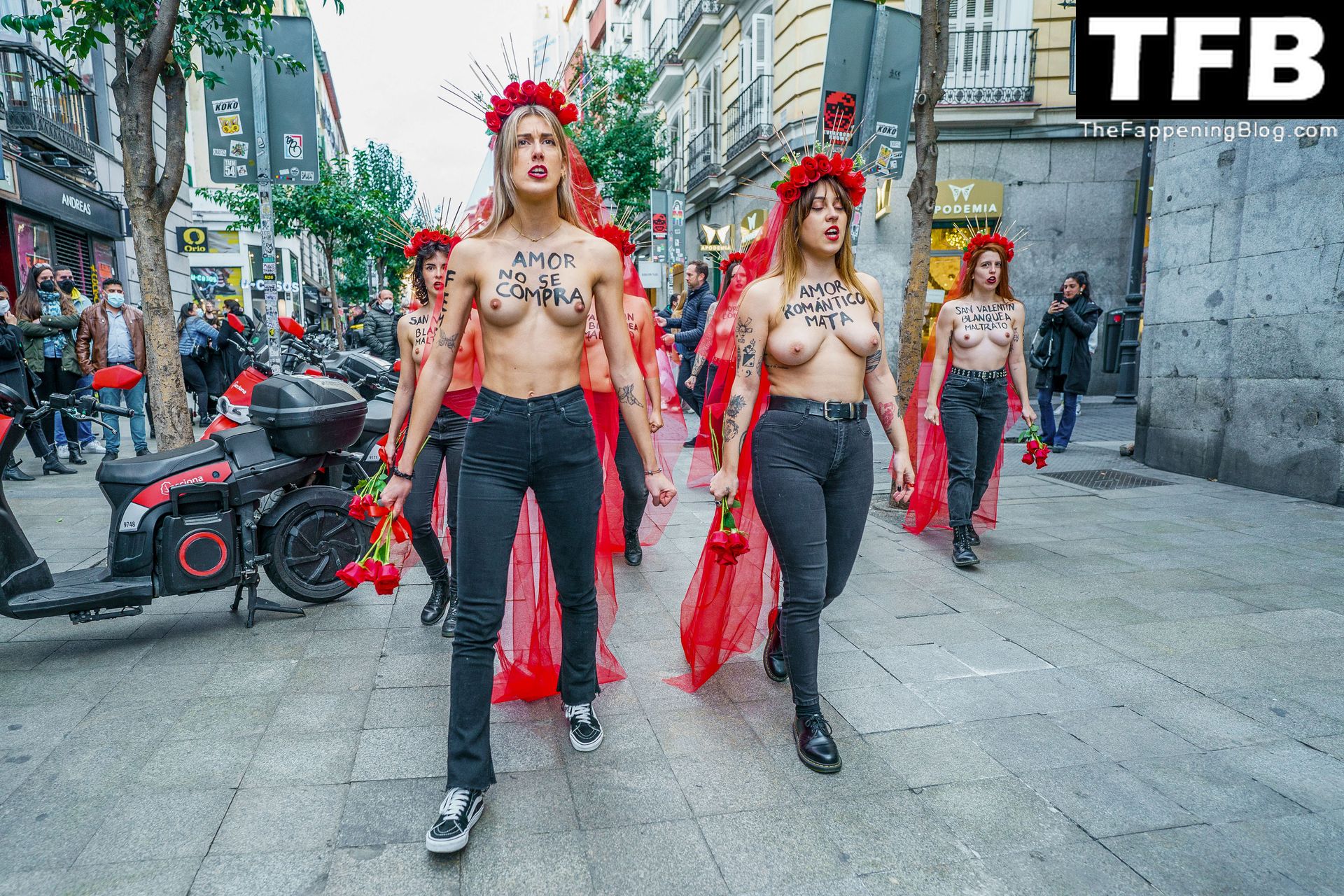 FEMEN-Topless-Girls-The-Fappening-Blog-9.jpg