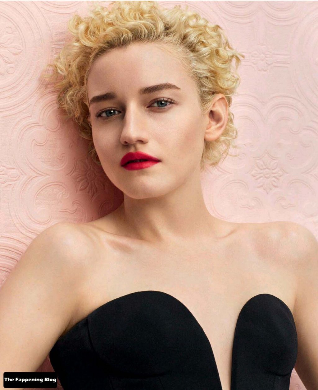 Julia Garner Nude &amp; Sexy Collection (60 Photos + Videos)