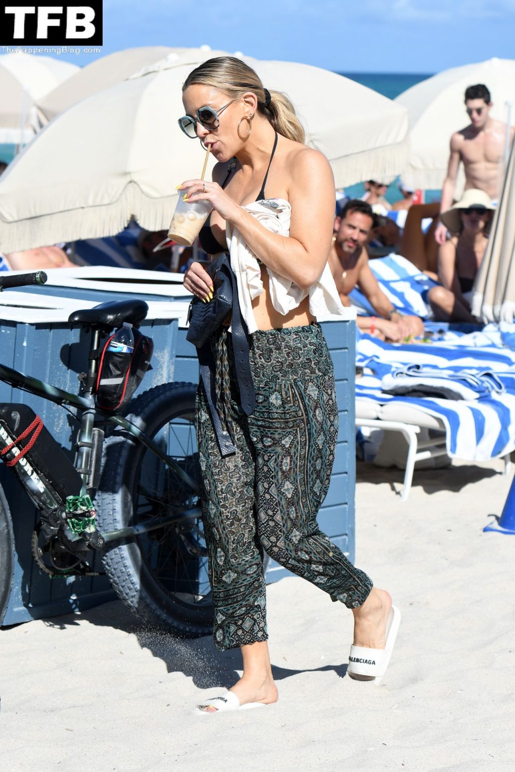 Kate Hudson Stuns in a Black Bikini on the Beach in Miami (51 Photos)