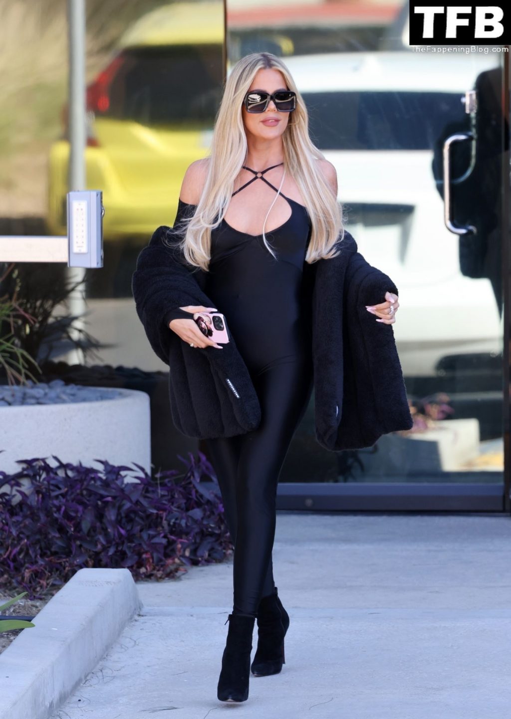 Khloe Kardashian Shows Off Her Tits in Burbank (40 Photos)