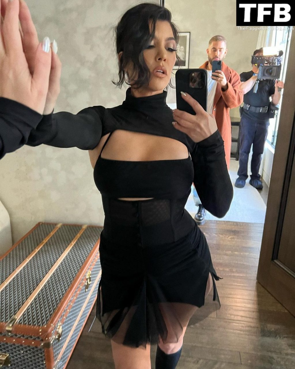 Kourtney Kardashian Shows Off Her Sexy Tits &amp; Legs (9 Photos)