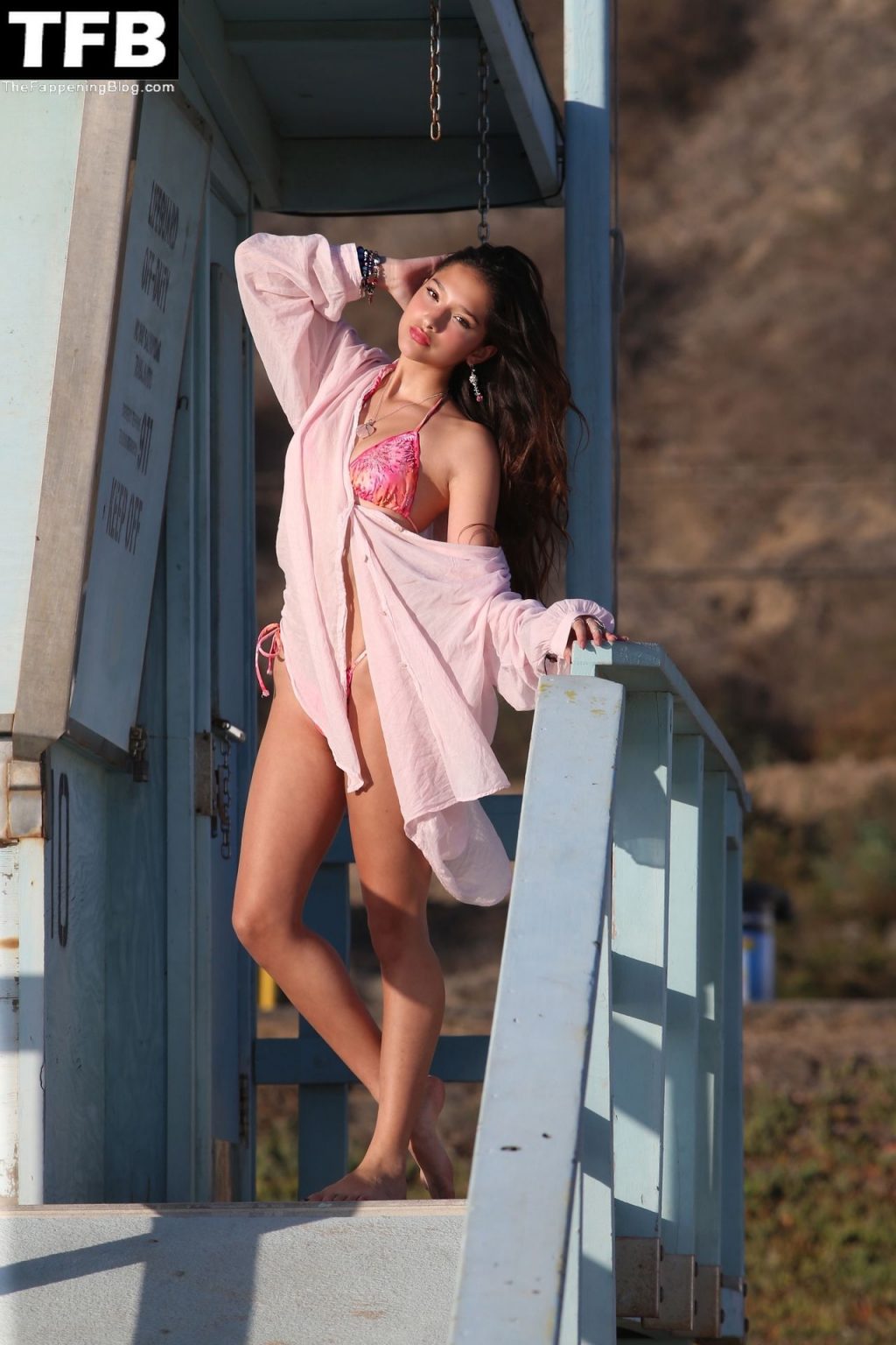 Manuela Perez Poses in a Sexy Pink Bikini on the Beach (16 Photos)