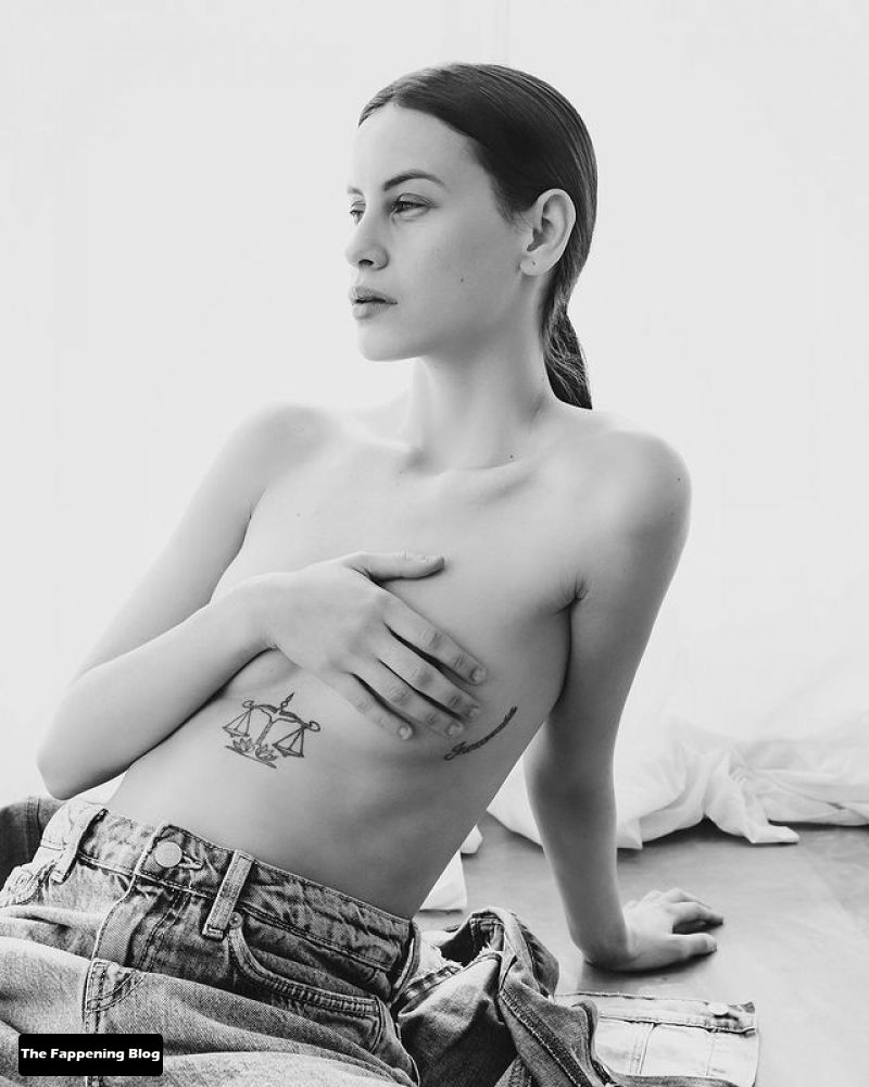 Milena Smit Nude Collection (16 Photos + Video)