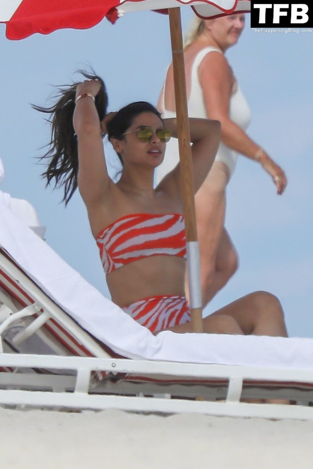 Renata Notni Enjoys a Day on the Beach in Miami (7 Photos)