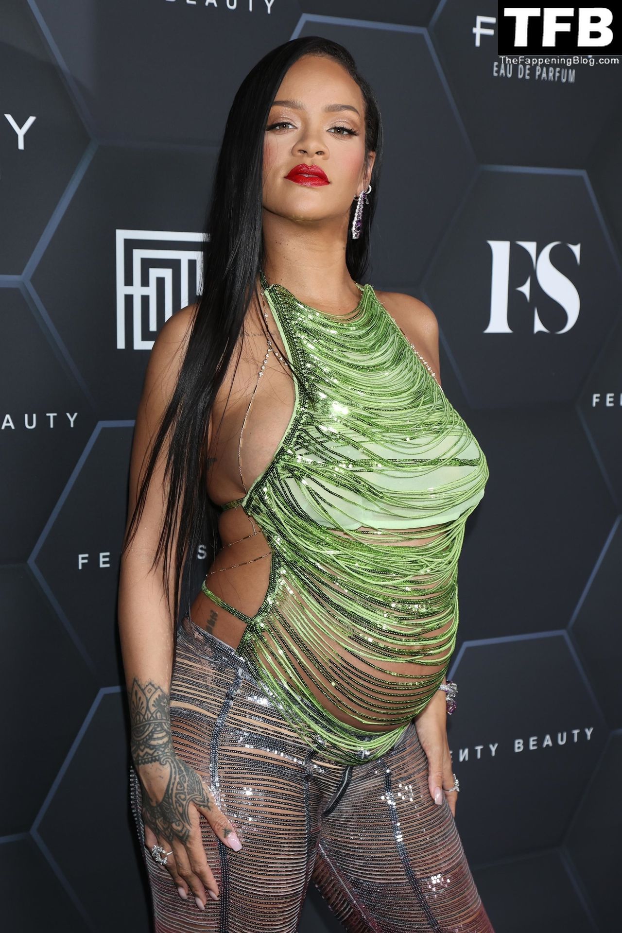 Rihanna-Sexy-The-Fappening-Blog-139.jpg