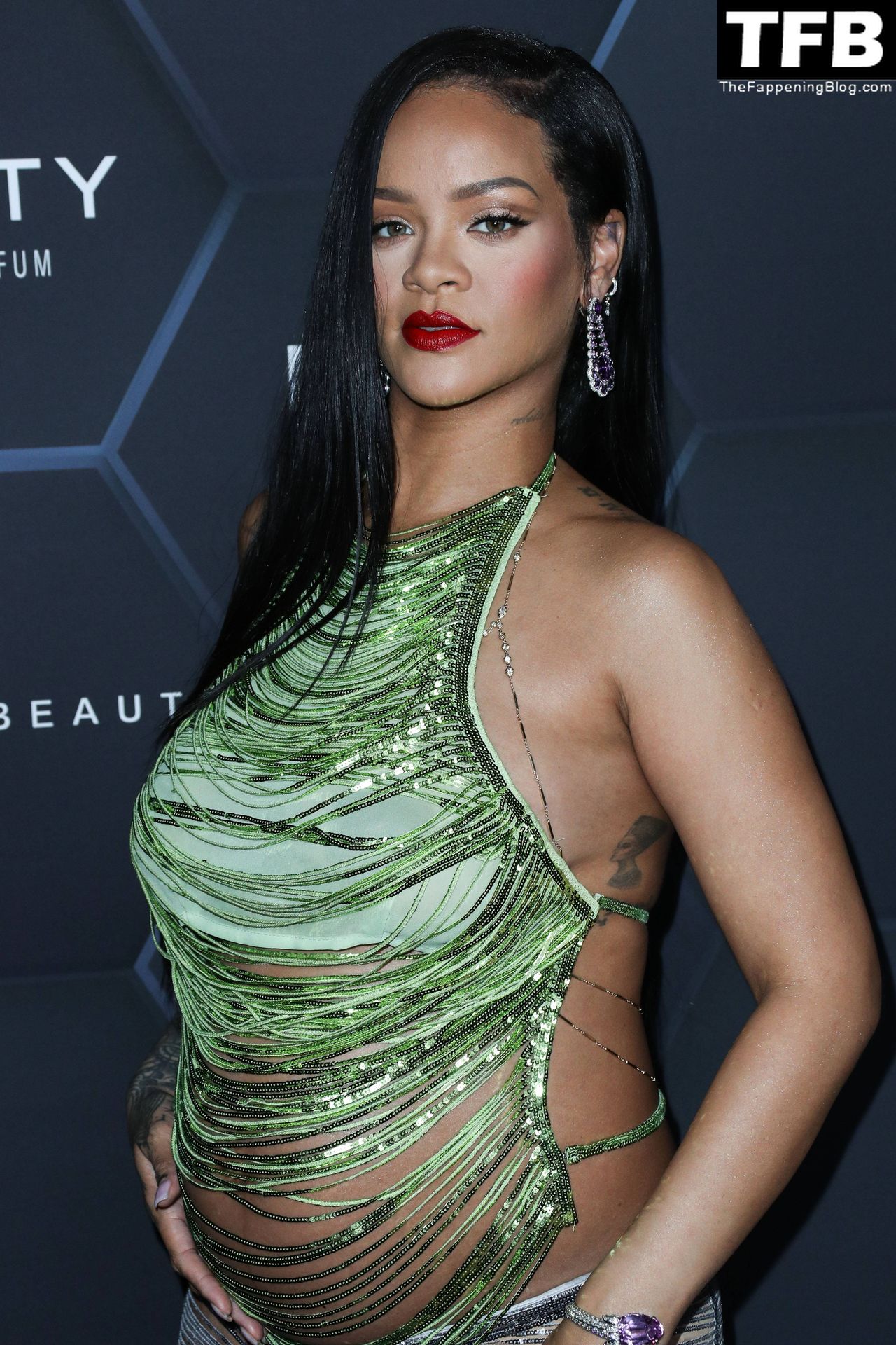 Rihanna-Sexy-The-Fappening-Blog-148.jpg