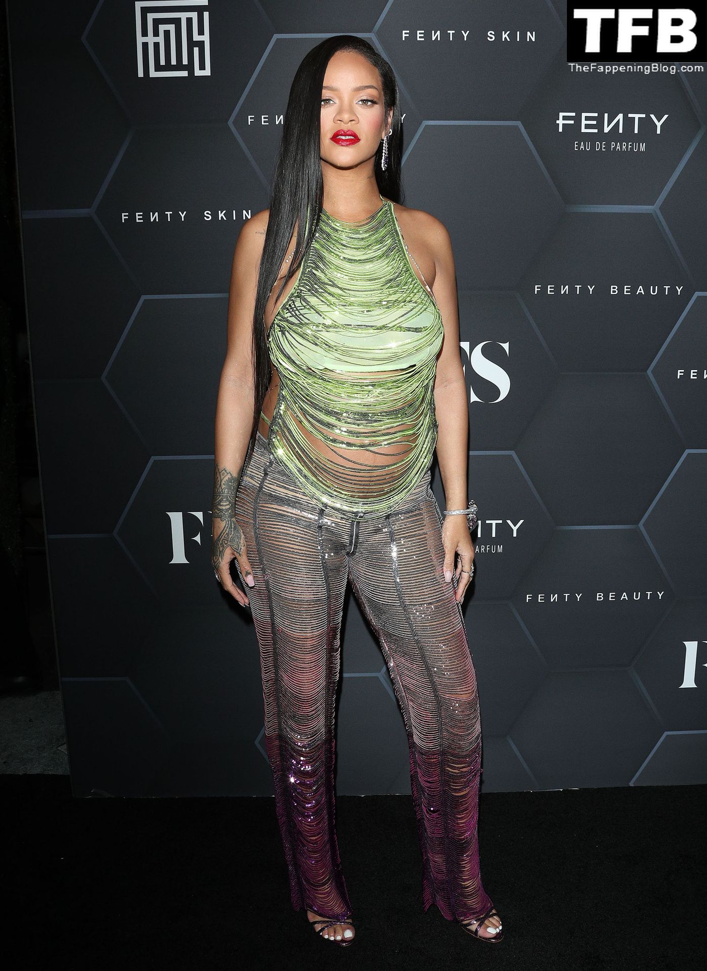 Rihanna-Sexy-The-Fappening-Blog-153.jpg