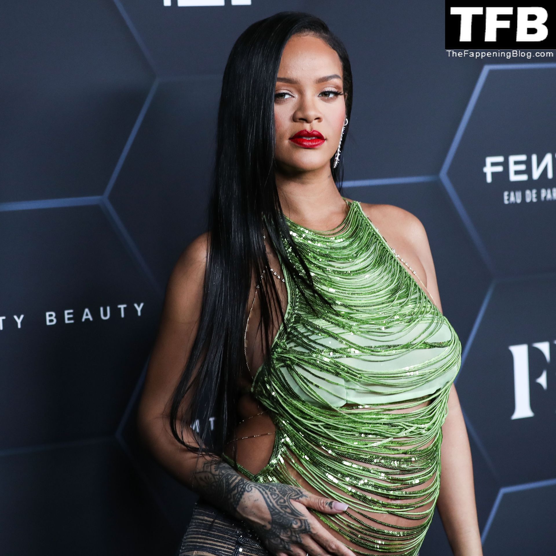 Rihanna-Sexy-The-Fappening-Blog-29.jpg