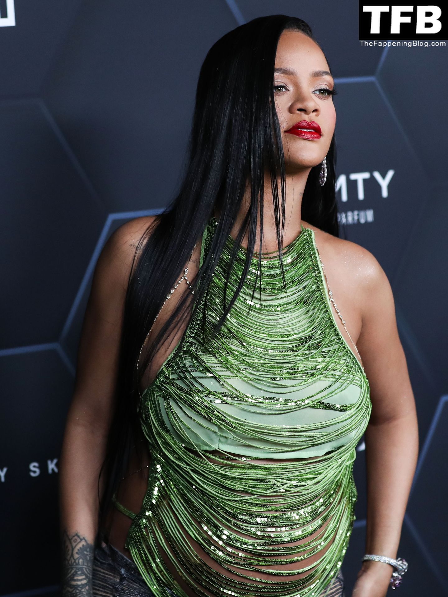 Rihanna-Sexy-The-Fappening-Blog-31.jpg