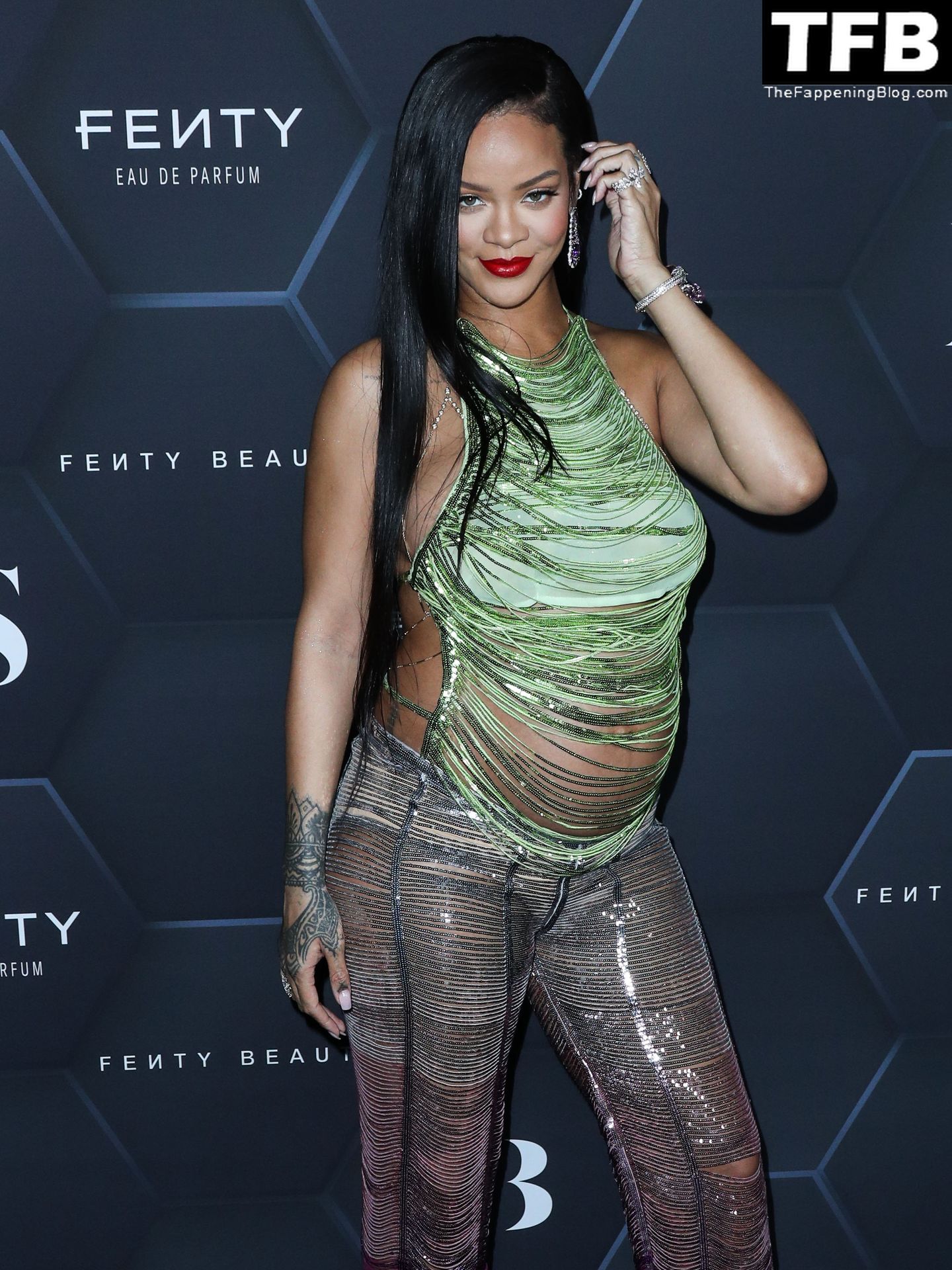 Rihanna-Sexy-The-Fappening-Blog-35.jpg