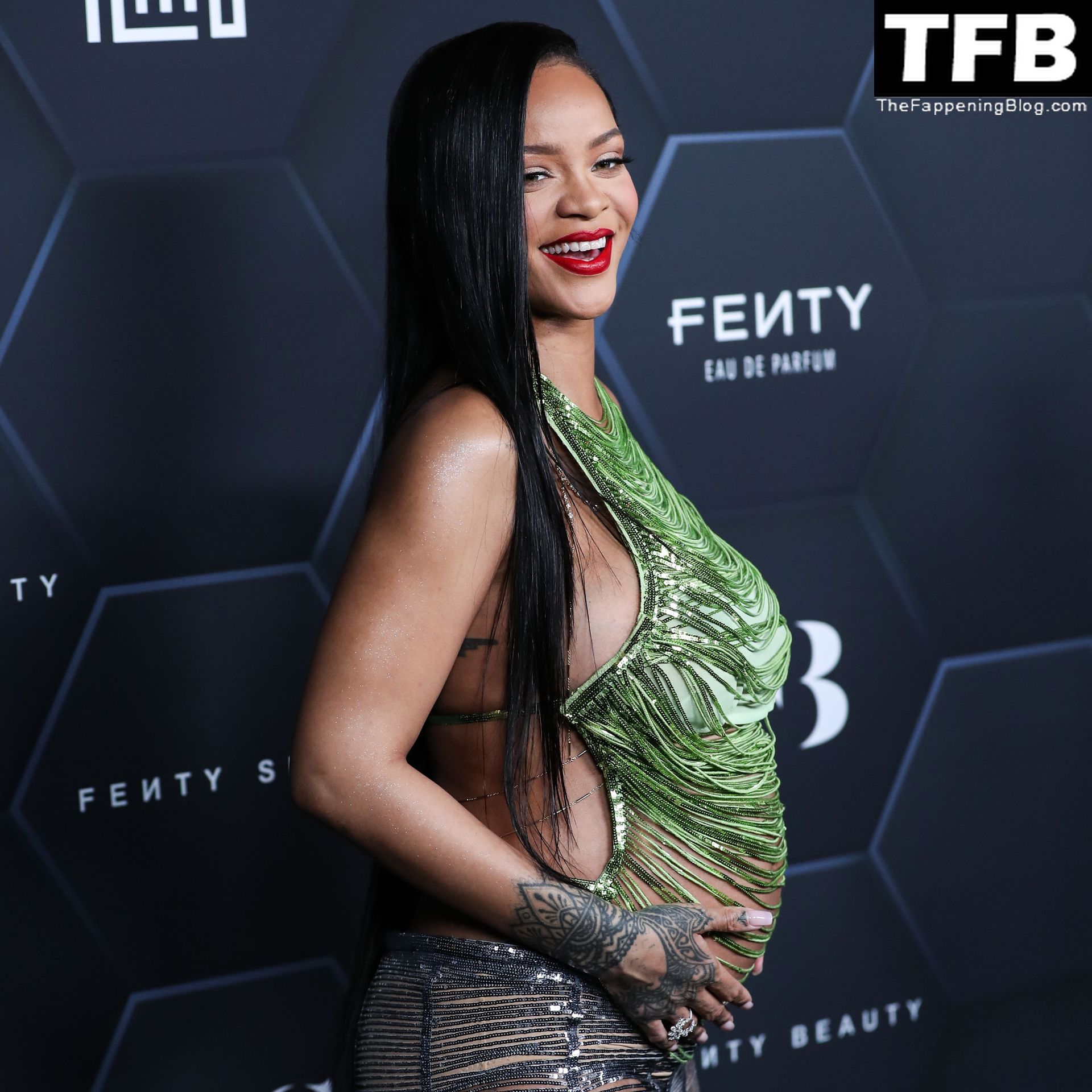 Rihanna-Sexy-The-Fappening-Blog-38.jpg